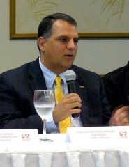 funcionario_embajador.jpg